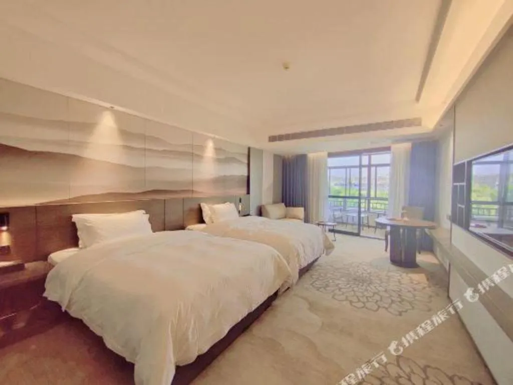 Bed in Vienna Hotel Guangxi Guilin 7-Star Wanda Plaza