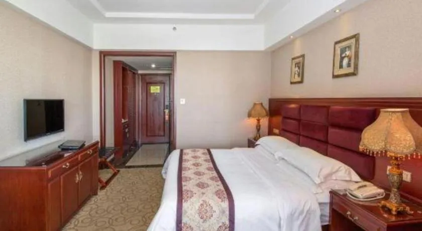 Bed in Vienna Hotel Guangxi Guilin 7-Star Wanda Plaza