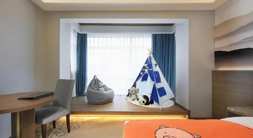 Bed in Vienna Hotel Guangxi Guilin 7-Star Wanda Plaza