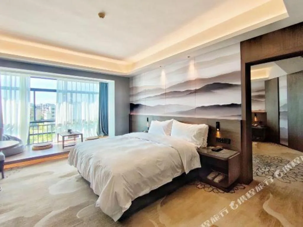 Bed in Vienna Hotel Guangxi Guilin 7-Star Wanda Plaza