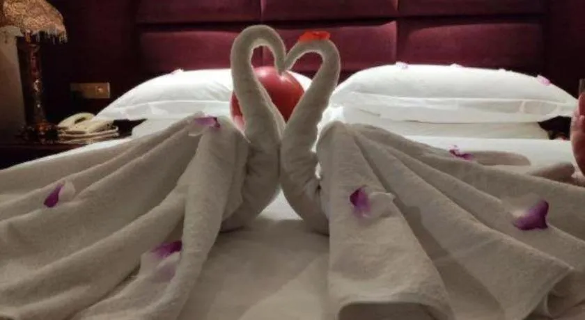 Bed in Vienna Hotel Guangxi Guilin 7-Star Wanda Plaza