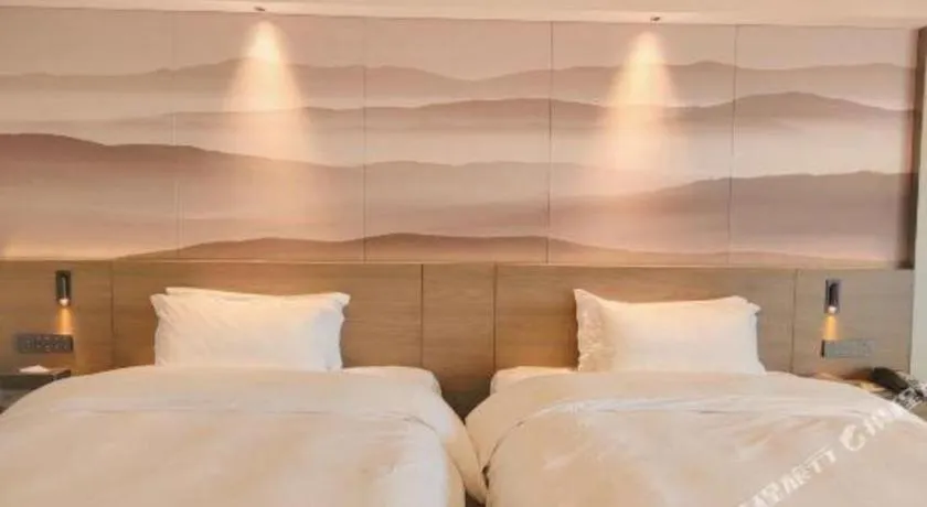 Bed in Vienna Hotel Guangxi Guilin 7-Star Wanda Plaza