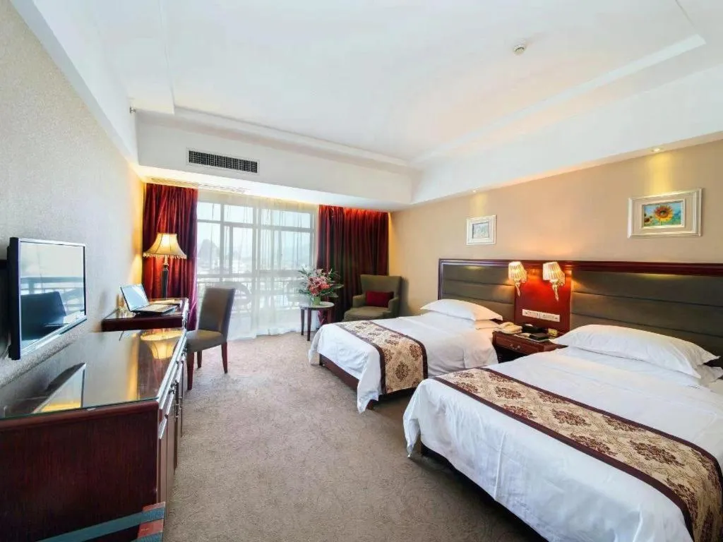 Bed in Vienna Hotel Guangxi Guilin 7-Star Wanda Plaza