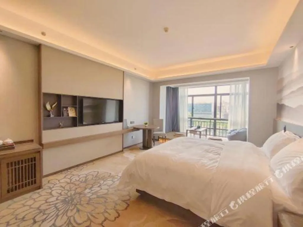 Bed in Vienna Hotel Guangxi Guilin 7-Star Wanda Plaza