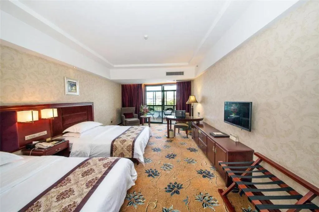 Bed in Vienna Hotel Guangxi Guilin 7-Star Wanda Plaza