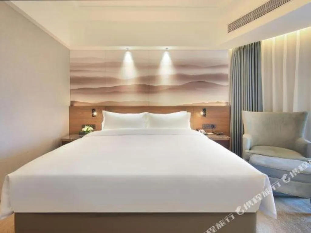 Bed in Vienna Hotel Guangxi Guilin 7-Star Wanda Plaza