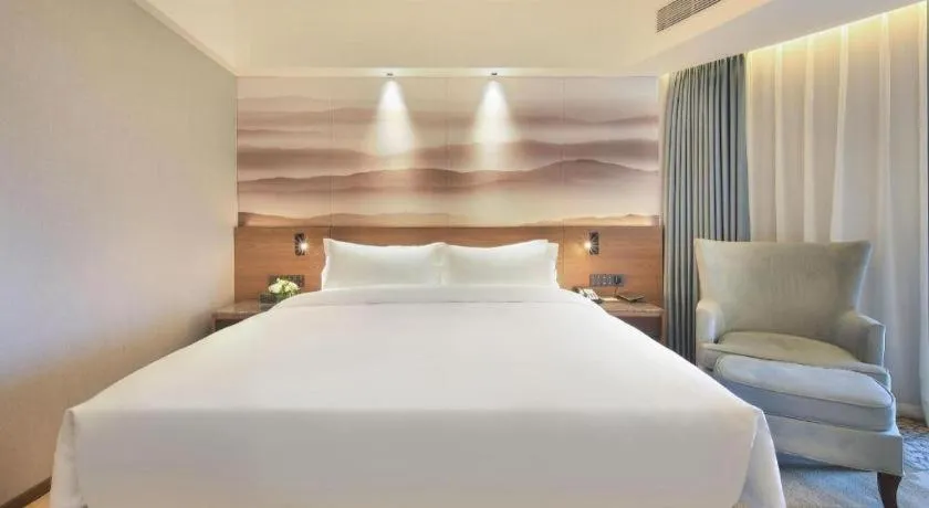 Bed in Vienna Hotel Guangxi Guilin 7-Star Wanda Plaza