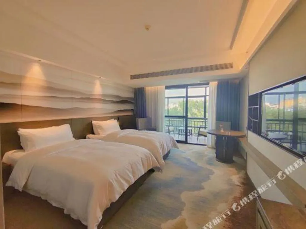 Bed in Vienna Hotel Guangxi Guilin 7-Star Wanda Plaza