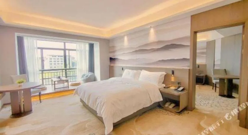 Bed in Vienna Hotel Guangxi Guilin 7-Star Wanda Plaza