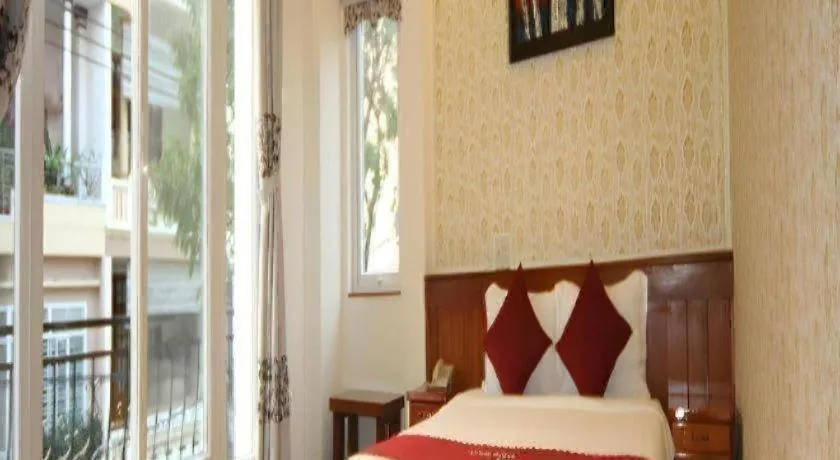 Bed in Omega Da Nang Beach Hotel