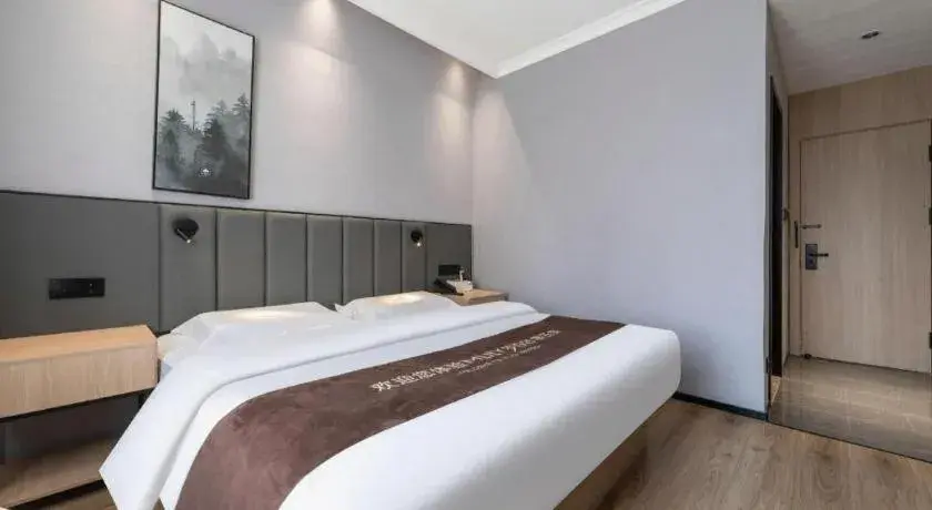 Bed in GreenTree Inn Weihai Port Bed in GreenTree Inn Weihai Port