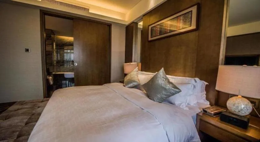 Bed in Wuhan Gleetour Hotel