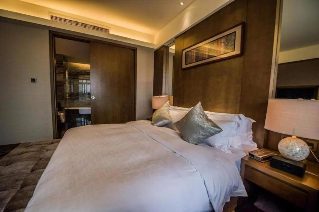 Bed in Wuhan Gleetour Hotel