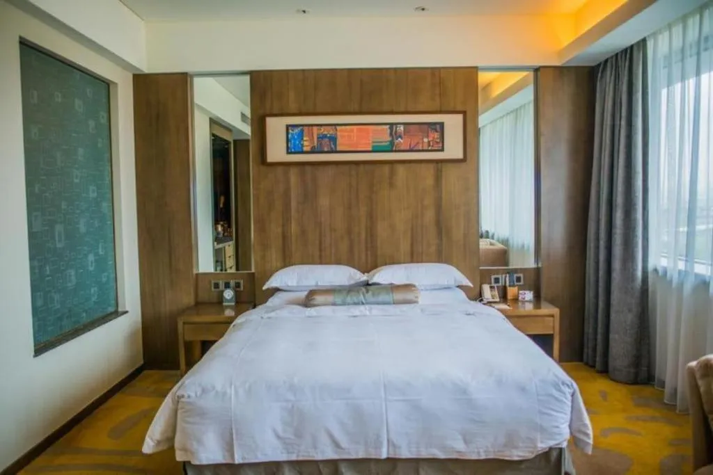 Bed in Wuhan Gleetour Hotel