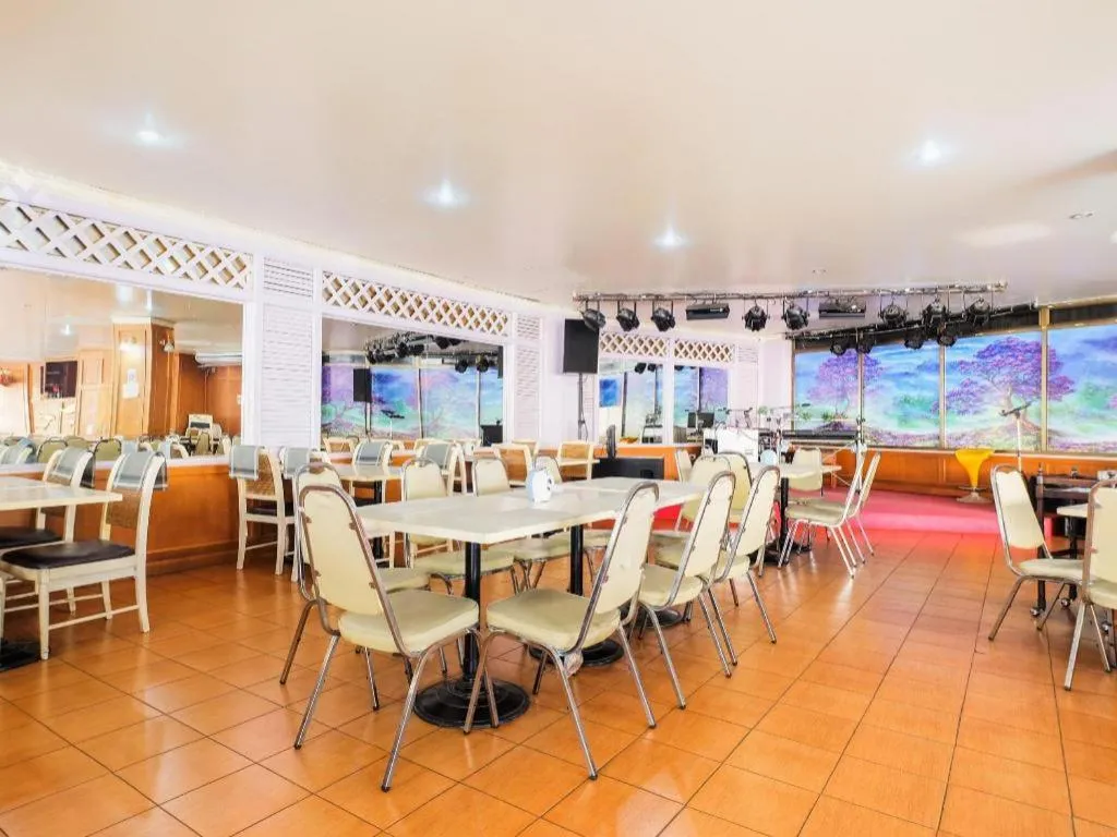 OYO 565 Trang Hotel
