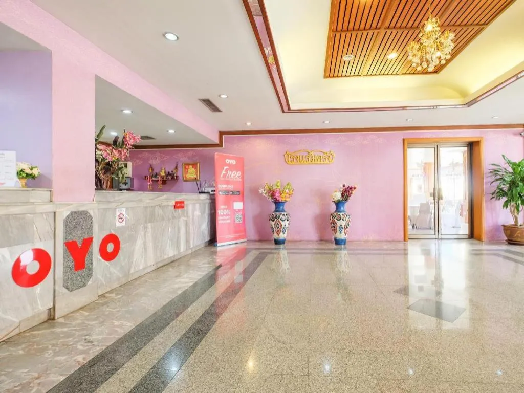 OYO 565 Trang Hotel