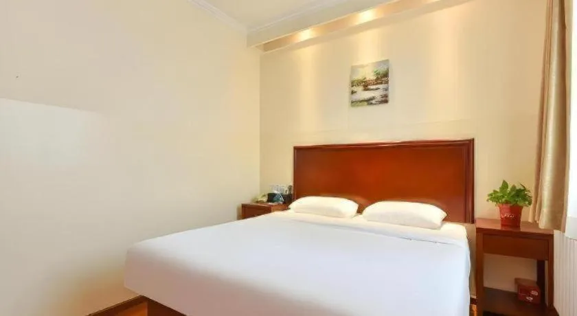 Bed in GreenTree Inn Beijing Fengtai Dongda Street Express Hotel