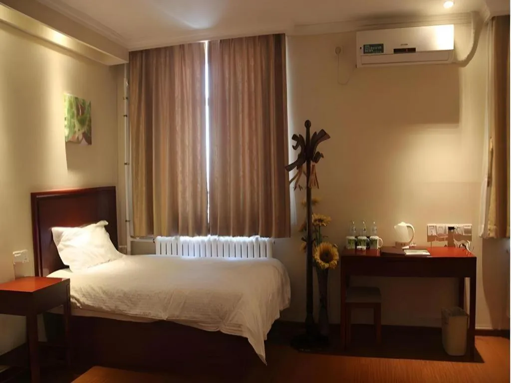 Bed in GreenTree Inn Beijing Fengtai Dongda Street Express Hotel