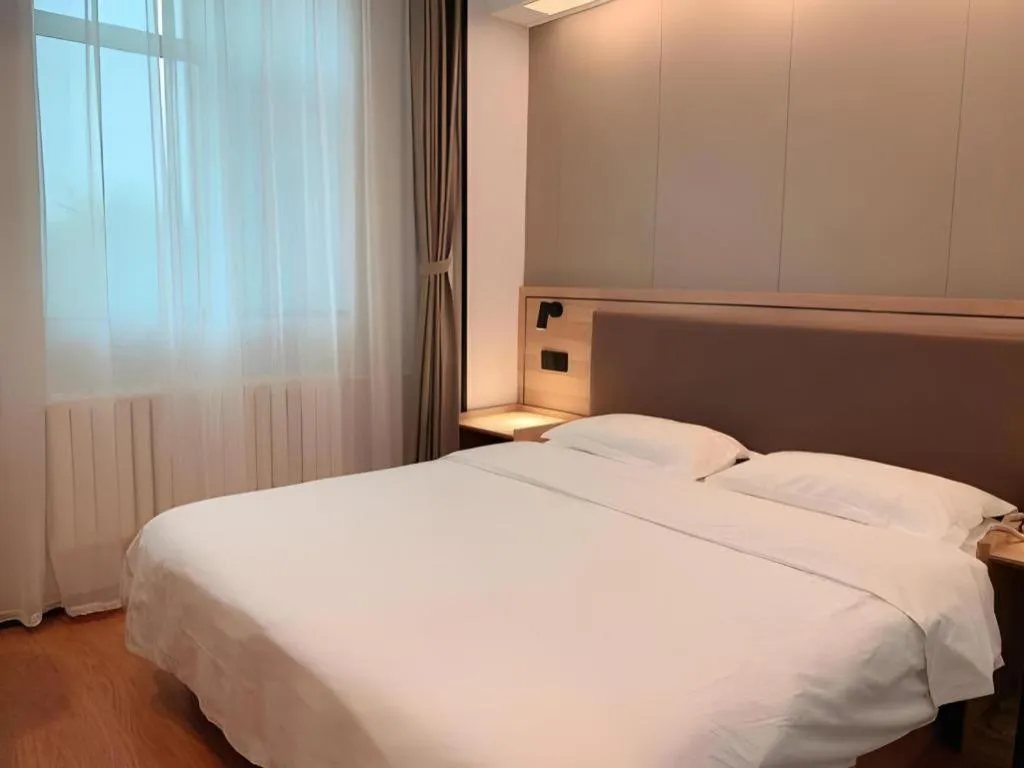 Bed in GreenTree Inn Beijing Fengtai Dongda Street Express Hotel