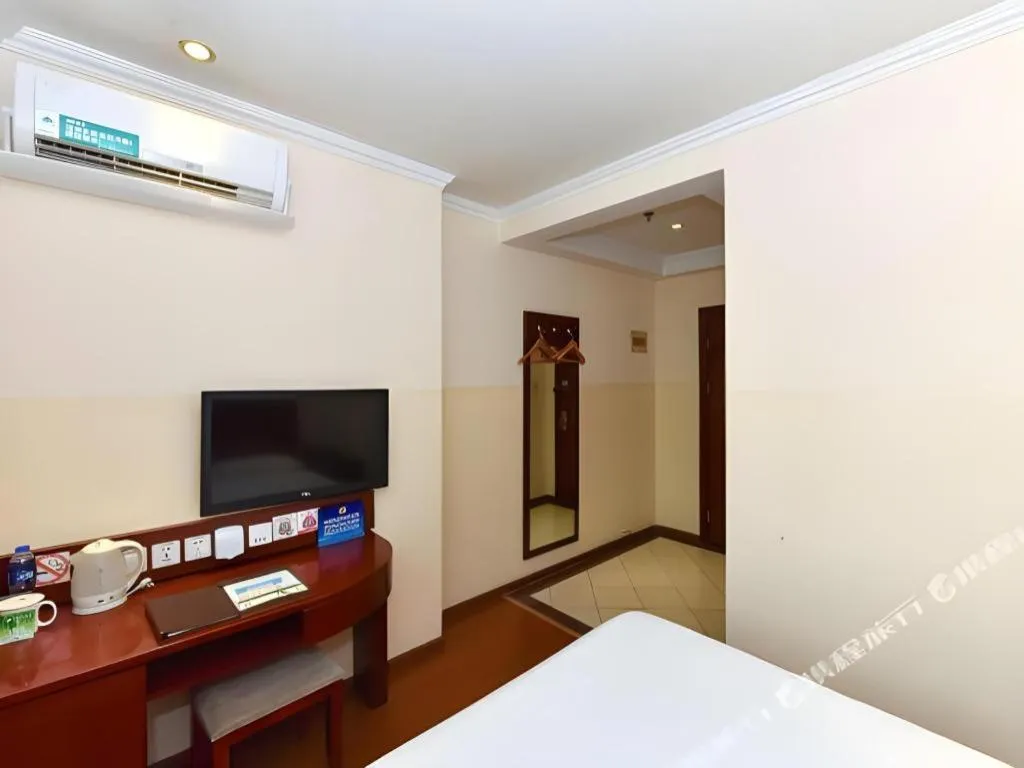 Bed in GreenTree Inn Beijing Fengtai Dongda Street Express Hotel