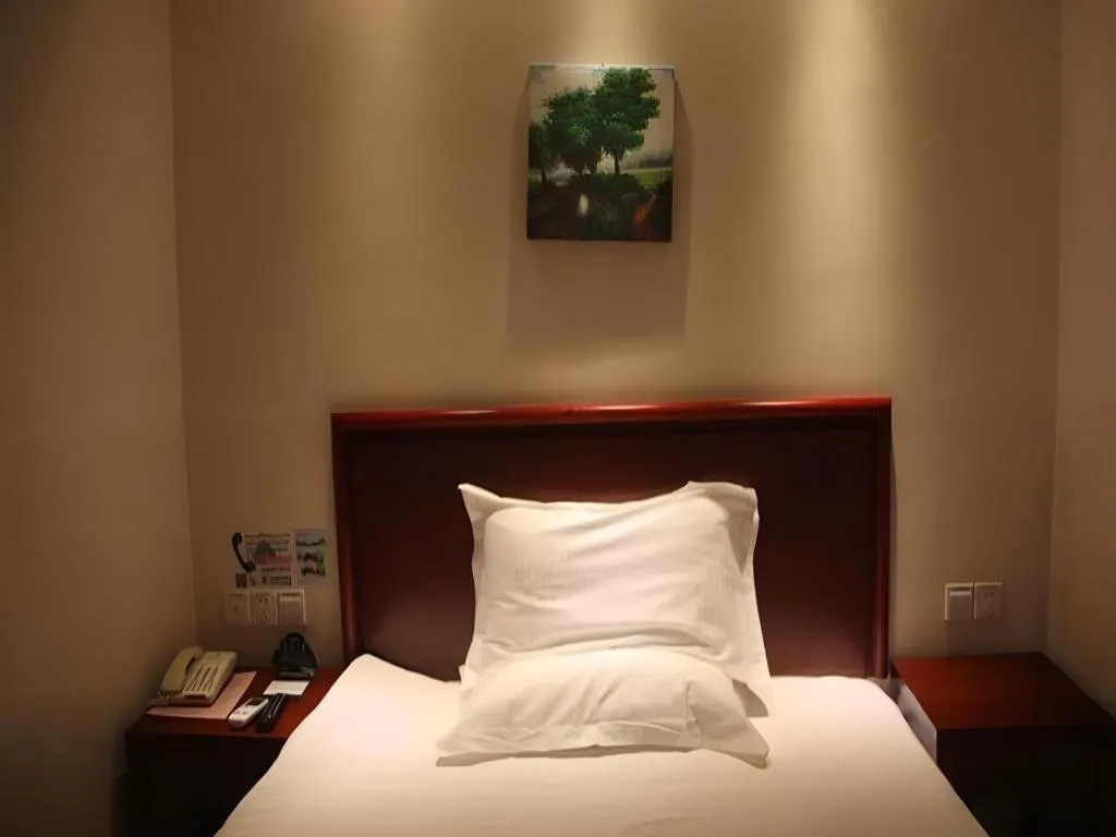 Bed in GreenTree Inn Beijing Fengtai Dongda Street Express Hotel