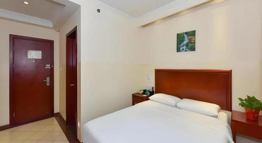 Bed in GreenTree Inn Beijing Fengtai Dongda Street Express Hotel