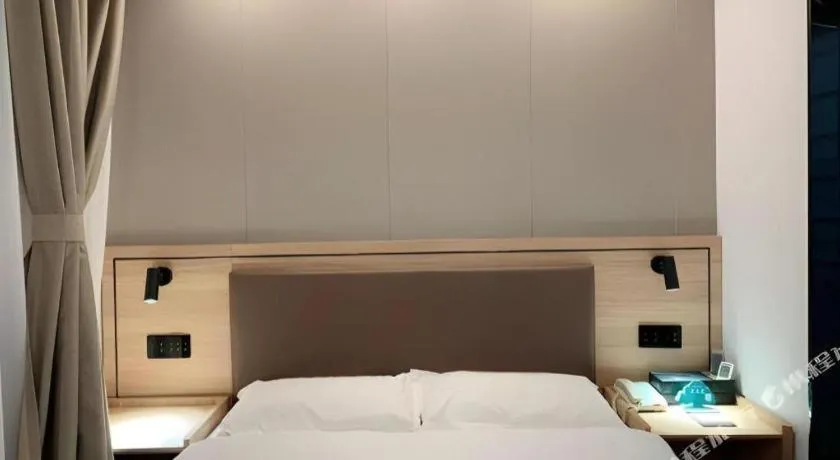 Bed in GreenTree Inn Beijing Fengtai Dongda Street Express Hotel