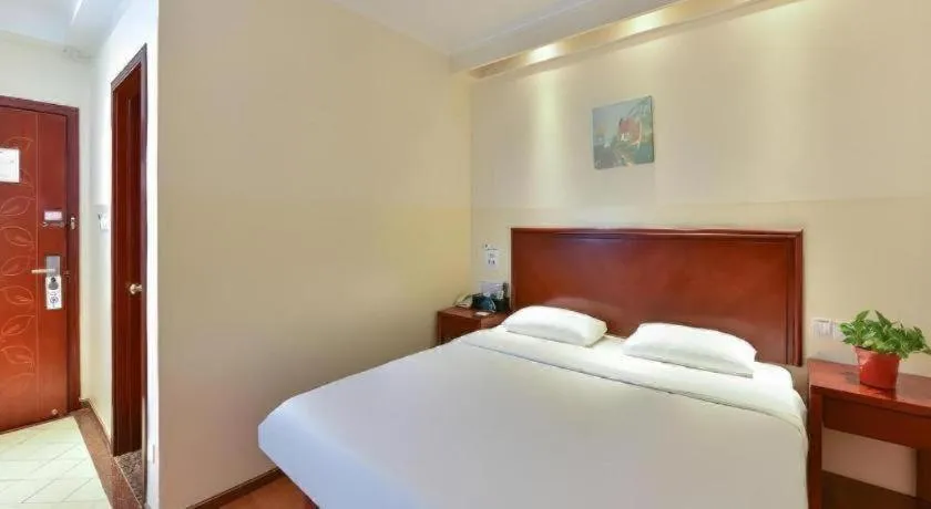 Bed in GreenTree Inn Beijing Fengtai Dongda Street Express Hotel