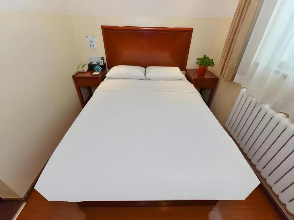 Bed in GreenTree Inn Beijing Fengtai Dongda Street Express Hotel