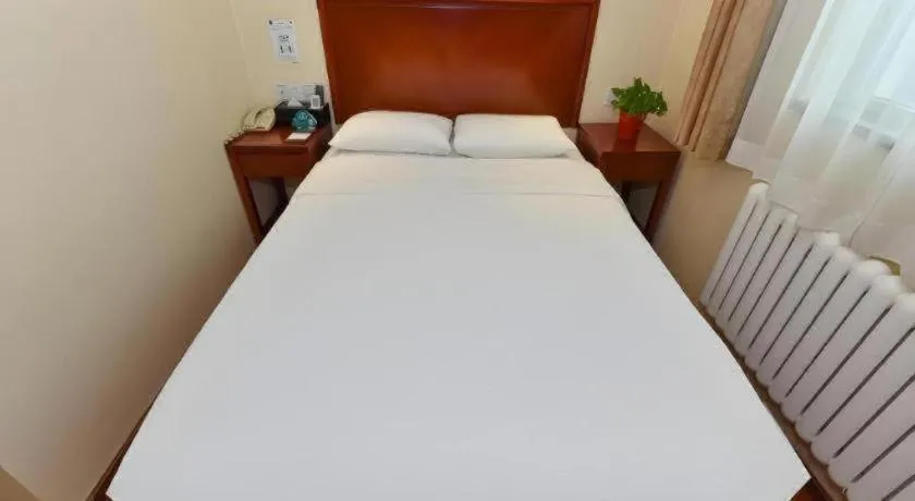 Bed in GreenTree Inn Beijing Fengtai Dongda Street Express Hotel