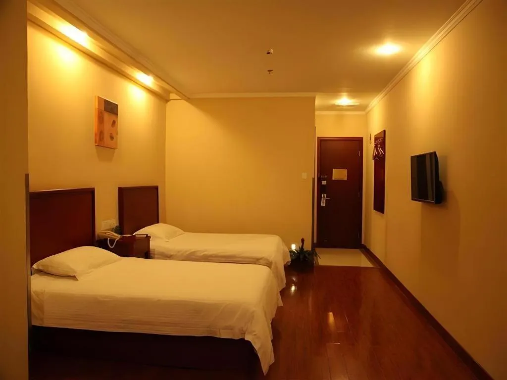 Bed in GreenTree Inn Yixing Zhangzhu Express Hotel