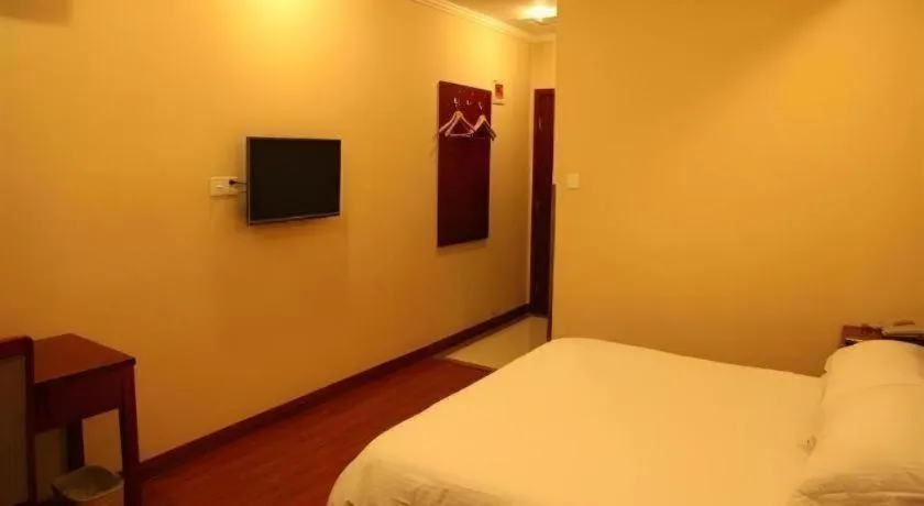 Bed in GreenTree Inn Yixing Zhangzhu Express Hotel
