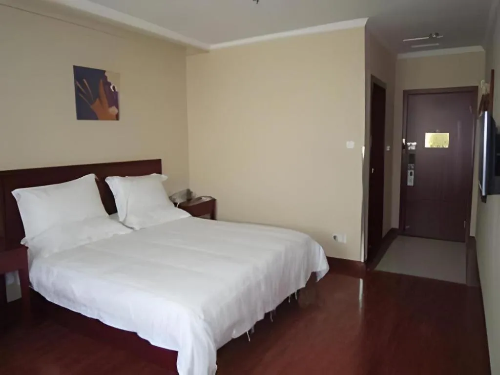 Bed in GreenTree Inn Yixing Zhangzhu Express Hotel