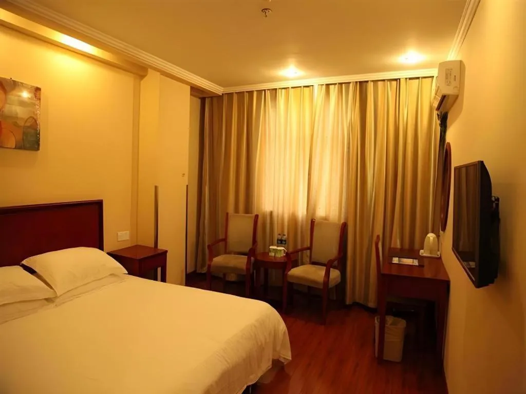 Bed in GreenTree Inn Yixing Zhangzhu Express Hotel