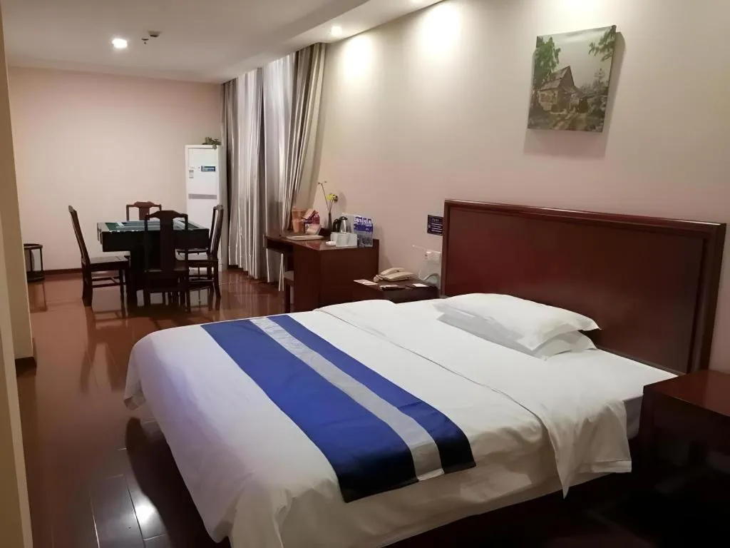 Bed in GreenTree Inn Nantong Haian Kaifa District Express Hotel