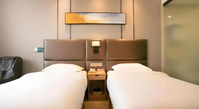 Bed in GreenTree Inn Guangzhou Panyu Bus Station Business Hotel