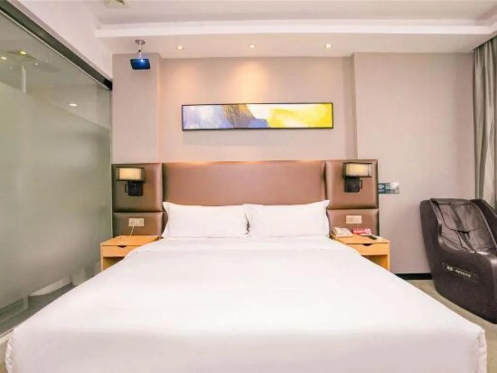 Bed in GreenTree Inn Guangzhou Panyu Bus Station Business Hotel