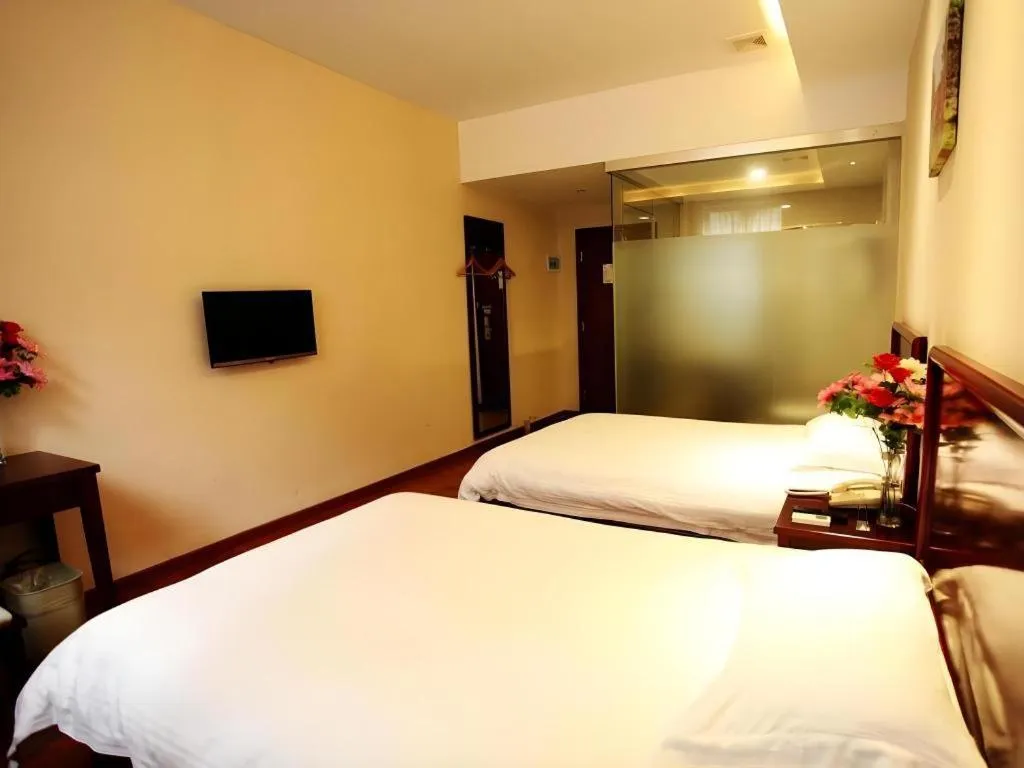 Bed in GreenTree Inn Guangzhou Panyu Bus Station Business Hotel