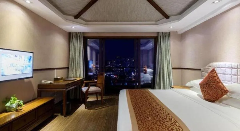 Bed in Grand Metro Park Bay Hotel