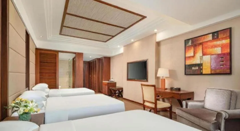 Bed in Grand Metro Park Bay Hotel