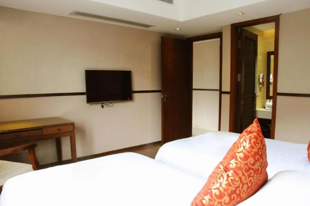 Bed in Grand Metro Park Bay Hotel