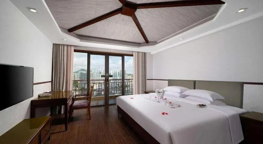 Bed in Grand Metro Park Bay Hotel