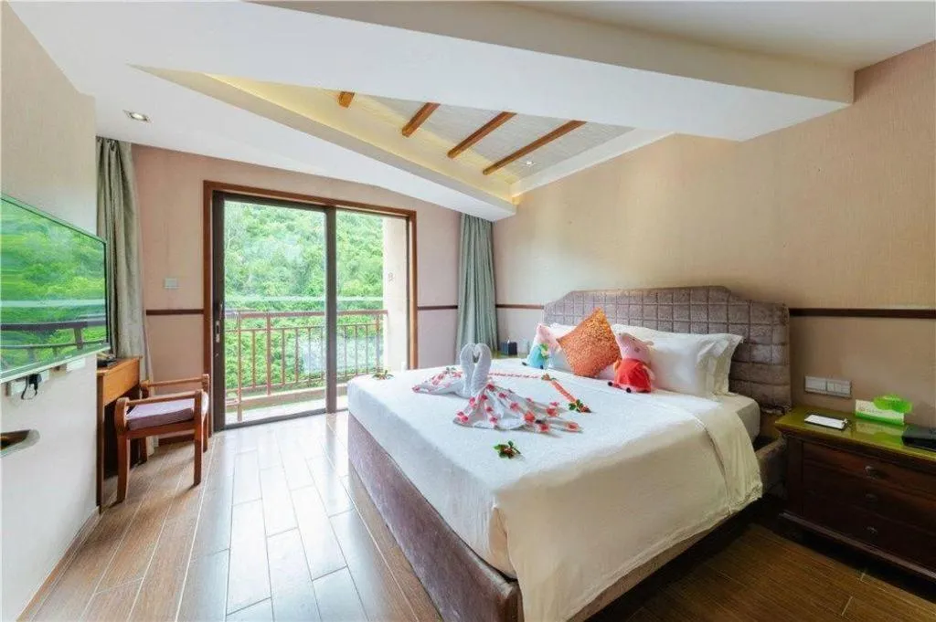 Bed in Grand Metro Park Bay Hotel