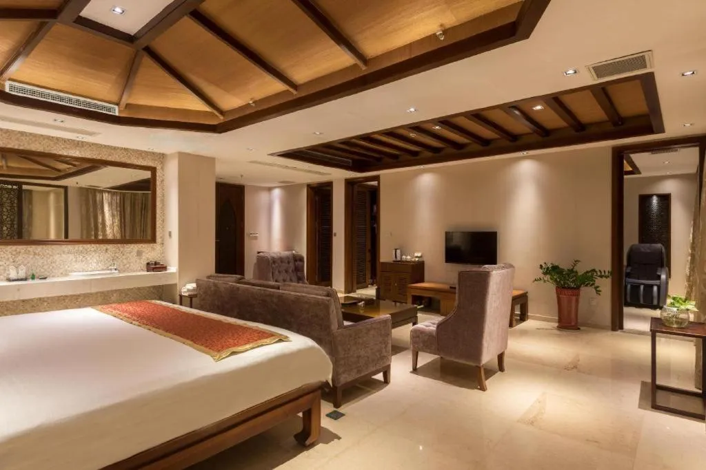 Bed in Grand Metro Park Bay Hotel