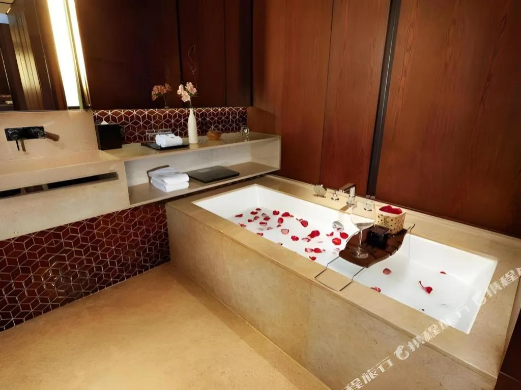 OCT Bay Breeze Hotel