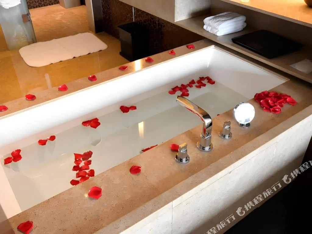 OCT Bay Breeze Hotel