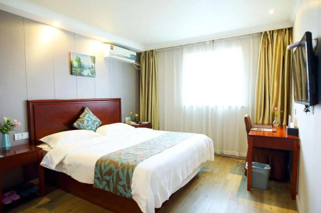 Bed in GreenTree Inn Wuxi Guangrui Road Hotel