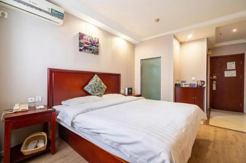 Bed in GreenTree Inn Wuxi Guangrui Road Hotel