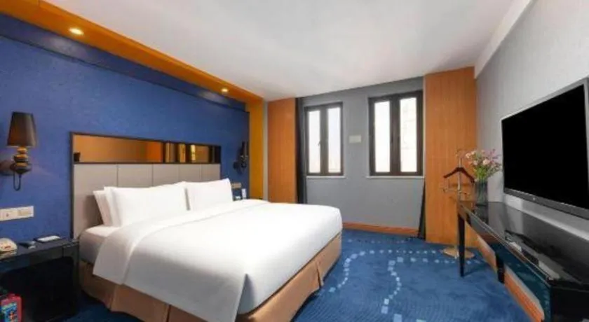 Bed in Grand Skylight Hotel KaiMei