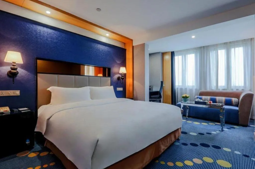 Bed in Grand Skylight Hotel KaiMei